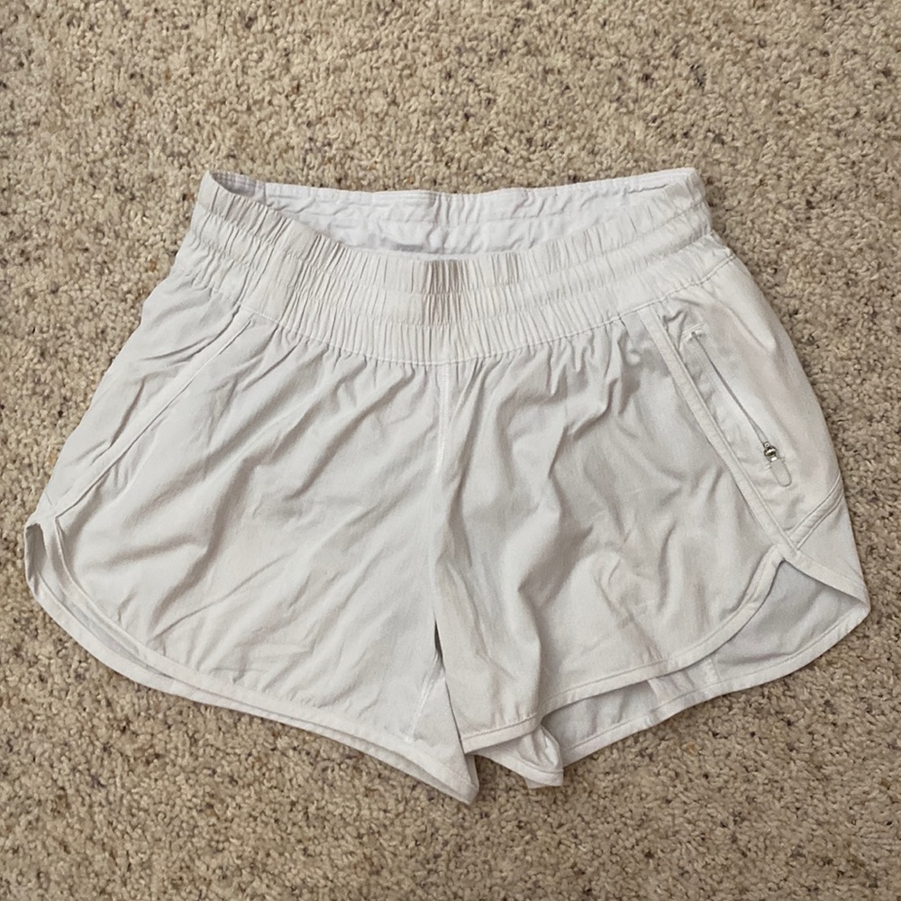 Lululemon Tracker size 8. 4in. White.